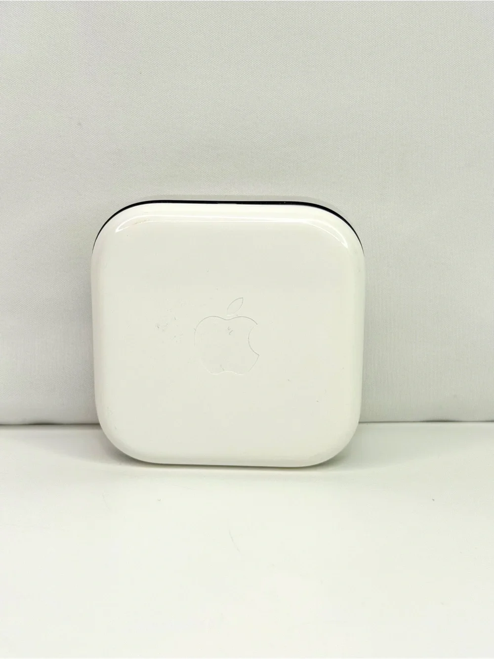 Apple White Wired Earbud Headphones with 3.5mm Jack